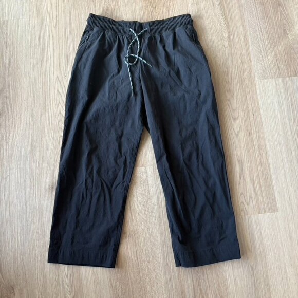** Athleta Trekkie Straight Crop Black Size 4P Petite - Picture 2 of 10